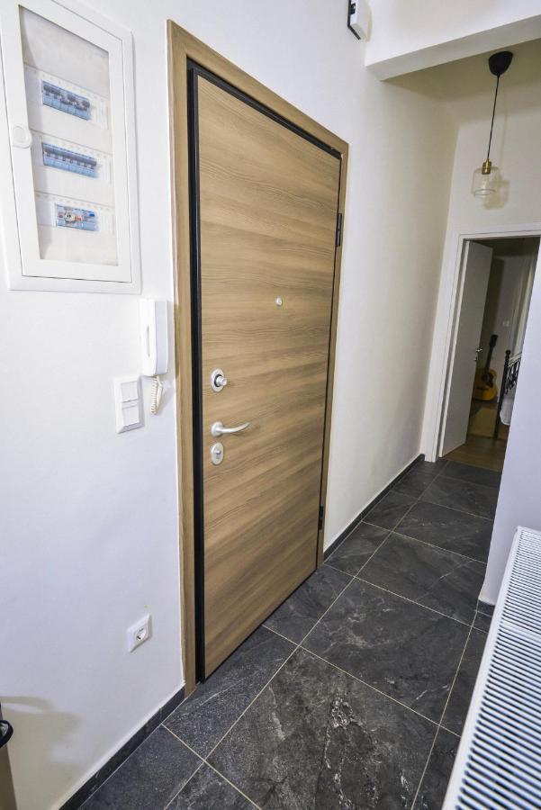 Gorgeous Apartment In The City Center Солун Екстериор снимка